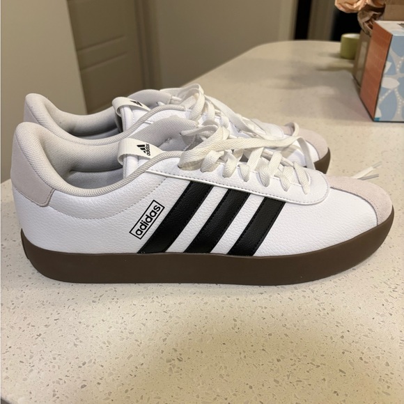 Adidas - Picture 2 of 6